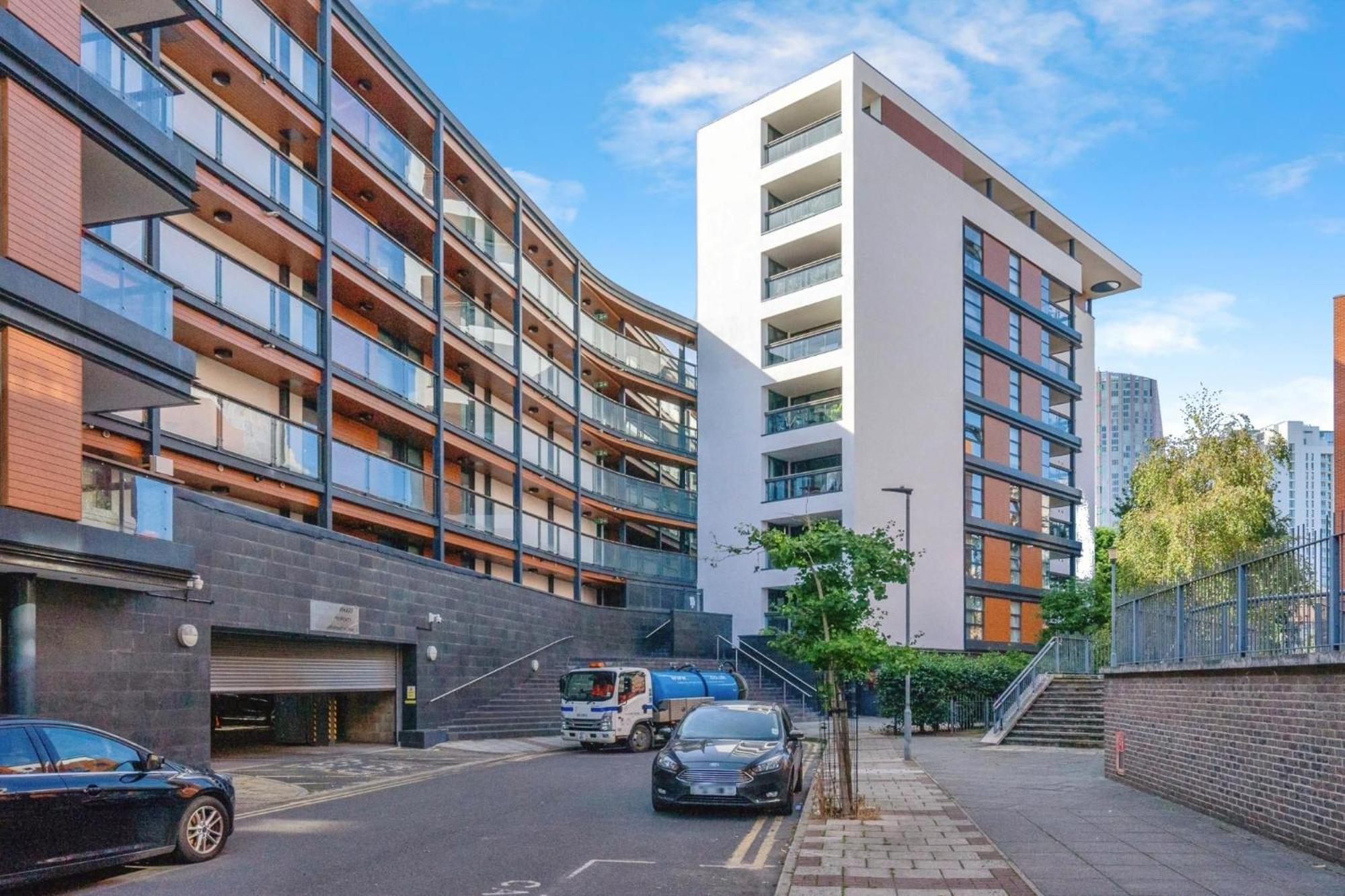 Entire Flat With 2x Bedrooms, 2x Bathrooms And A Big Living In The Olympic Park And Westfield At Stratford London
