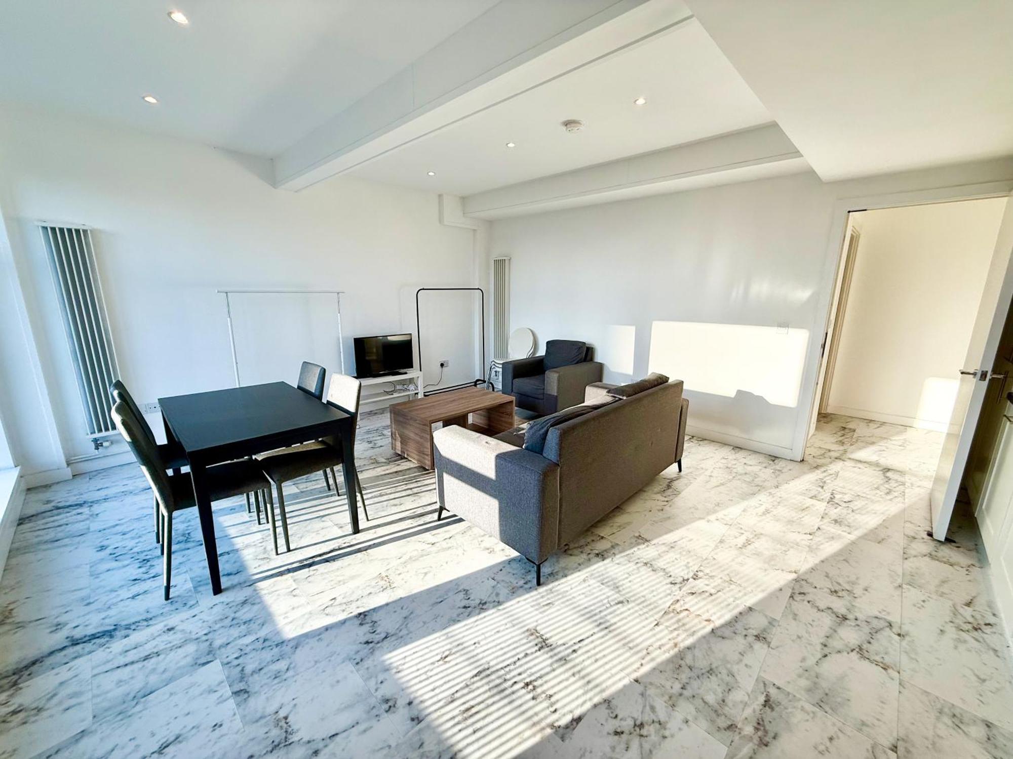 Entire Flat With 2x Bedrooms, 2x Bathrooms And A Big Living In The Olympic Park And Westfield At Stratford Hotel 5*