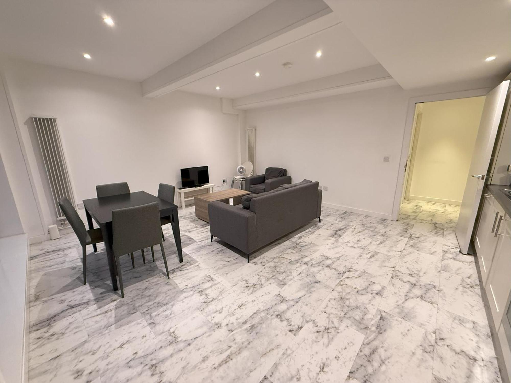 Entire Flat With 2x Bedrooms, 2x Bathrooms And A Big Living In The Olympic Park And Westfield At Stratford Hotel 5*